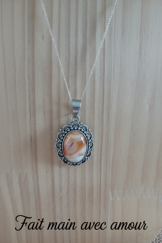 Collier original goutte bleue