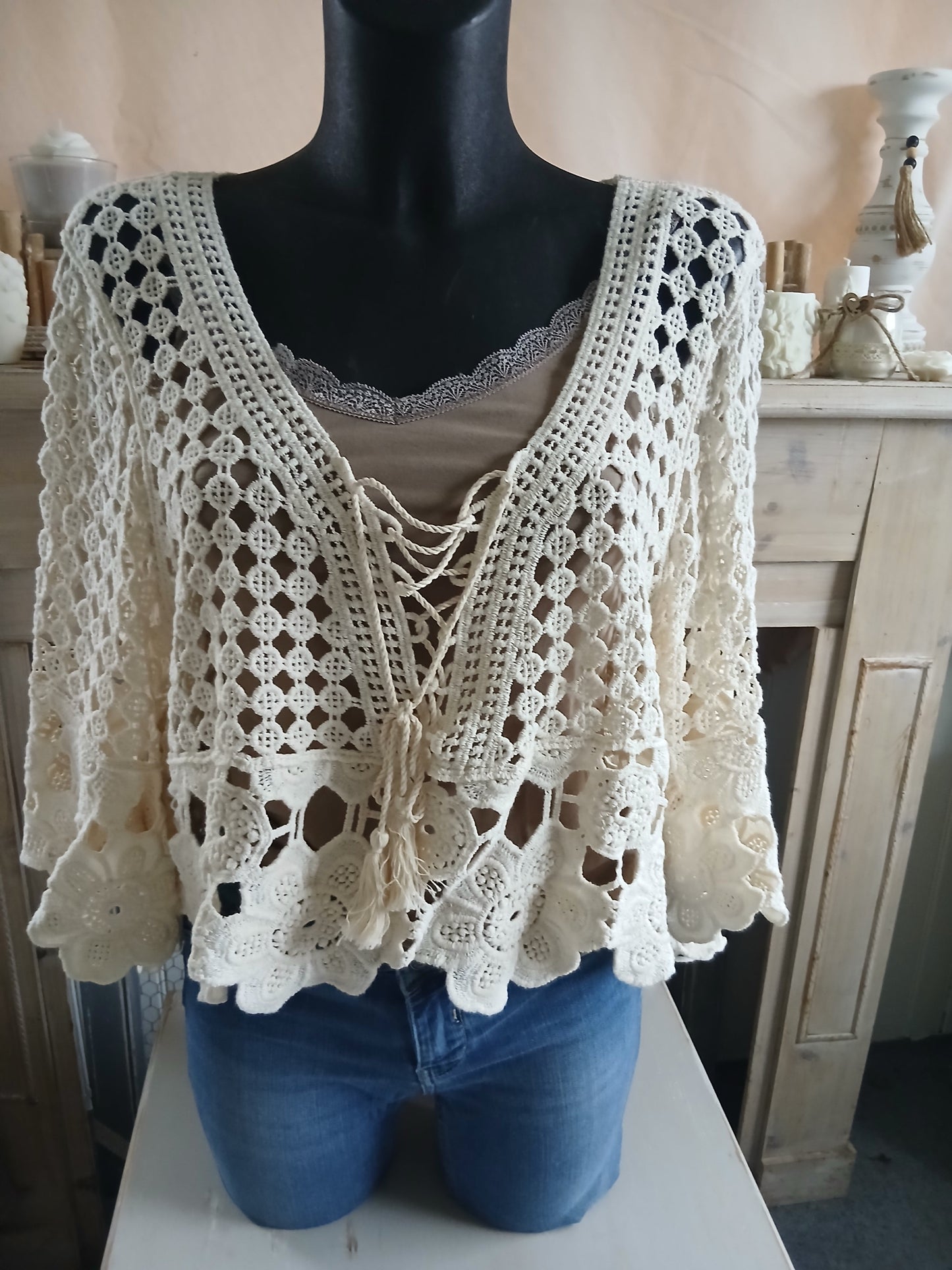 Veste Courte Crochet Bohème Écru