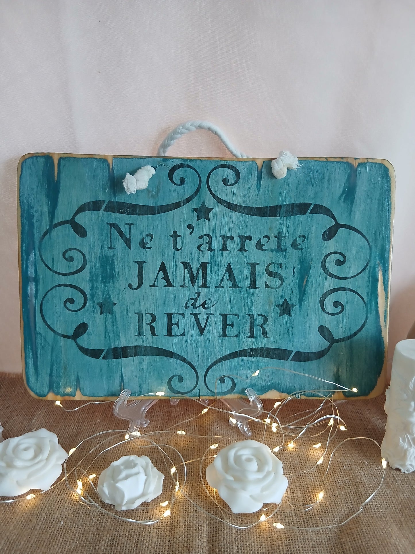 Plaque en bois "Ne t'arrête JAMAIS de RÊVER" turquoise 20x30 cm - 32€